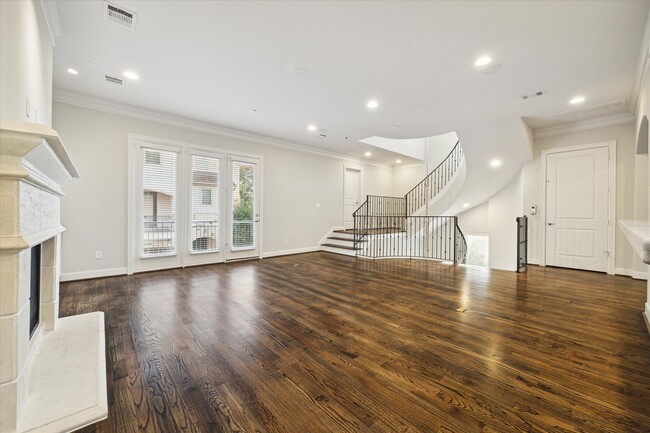 Building Photo - 6008 Potomac Park Dr