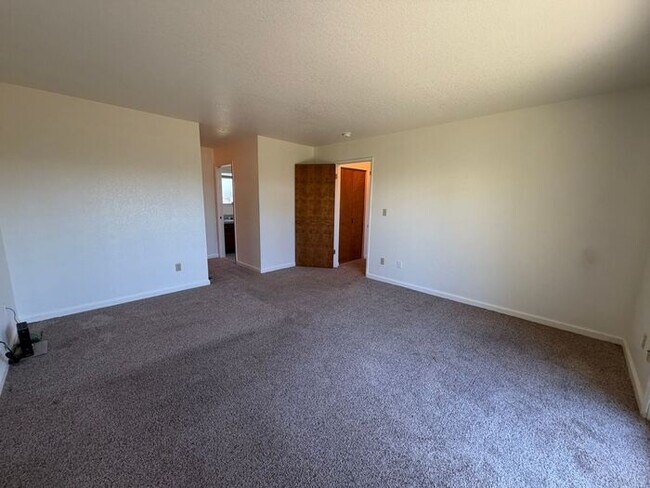 Building Photo - Lovely home in Marina available NOW!