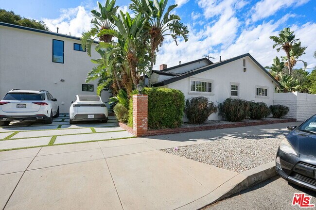 Building Photo - 5739 Cahill Ave