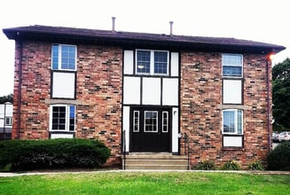 Building Photo - Spacious 1 Bedroom unit in Coralville, IA