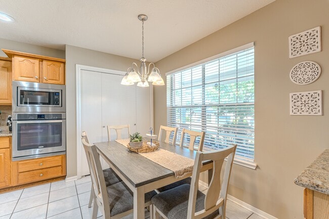 Building Photo - 13417 Bunker Hill Dr