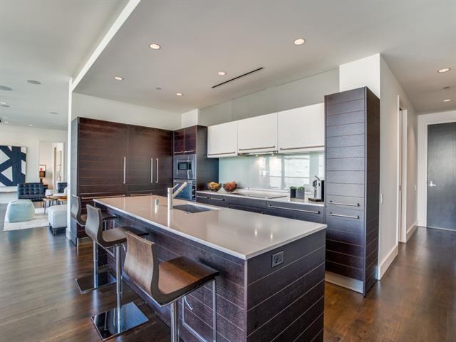 Building Photo - 2408 Victory Park Ln