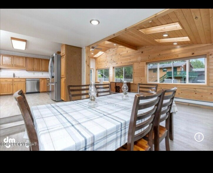 Building Photo - 12831 Brandon St