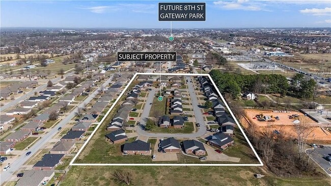 Building Photo - 3501 SW Landau Ct