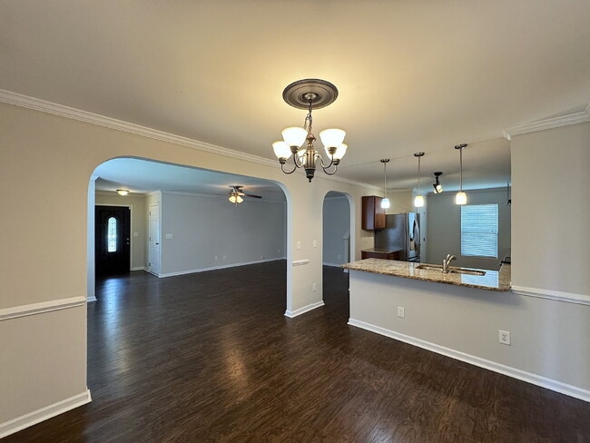 Building Photo - Spacious Three Bedroom Home in Churchill N...