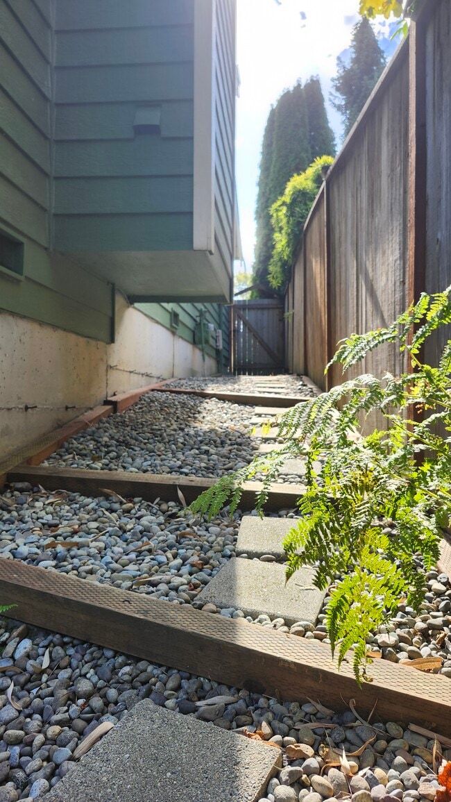 Building Photo - 35336 10th Pl SW