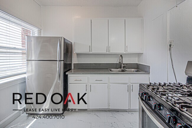 Primary Photo - 915 Grattan St
