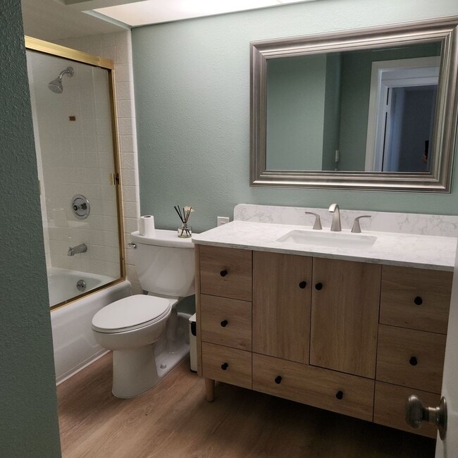 Building Photo - Mission Bay (Sail Bay) Crown Point 2bed 2bath 1625 sqft, Water View