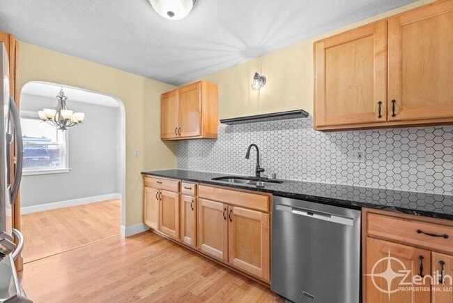 Building Photo - 427 I St