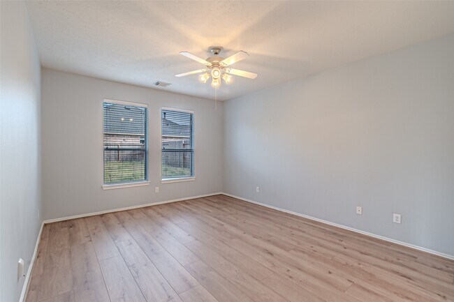 Building Photo - 17818 Serene Shore Dr