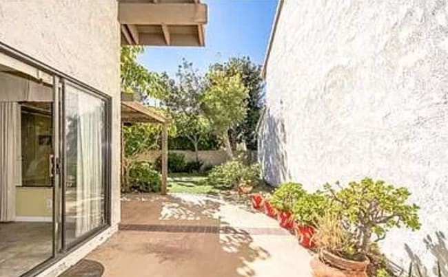 Building Photo - 4039 Lamarr Ave