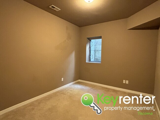 Building Photo - Dream Townhome in Tacoma, WA!