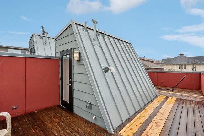 Building Photo - 256 E Roanoke St