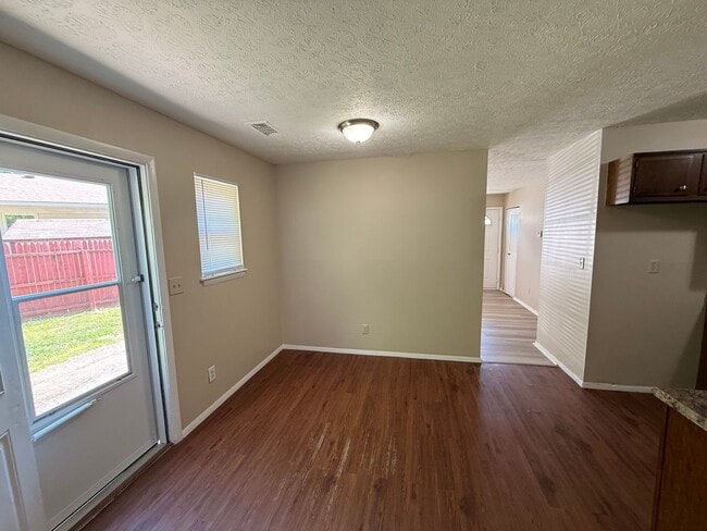 Building Photo - Hillview Area