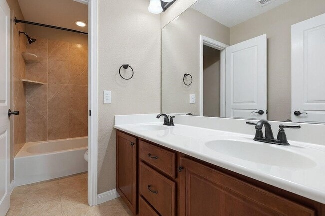 Building Photo - 4515 Brant Crossing Dr
