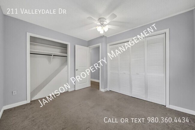 Building Photo - 211 Valleydale Dr