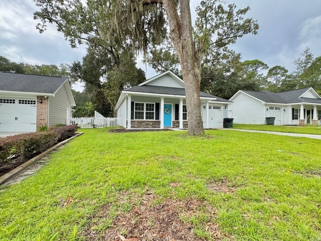 Building Photo - AVAILABLE OCTOBER 2025  [PET FRIENDLY]