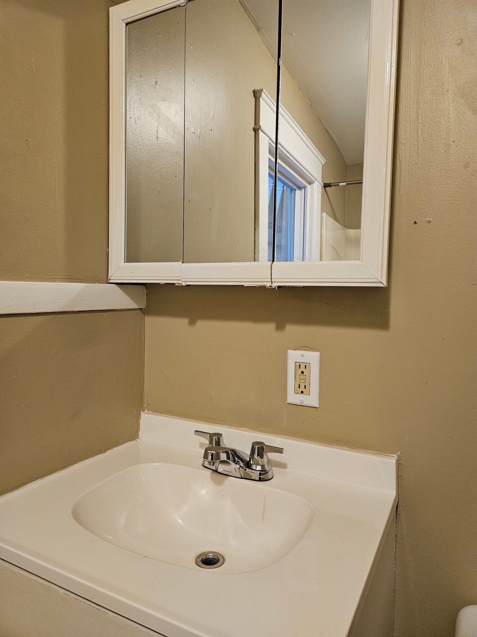 Building Photo - 3 King Ct