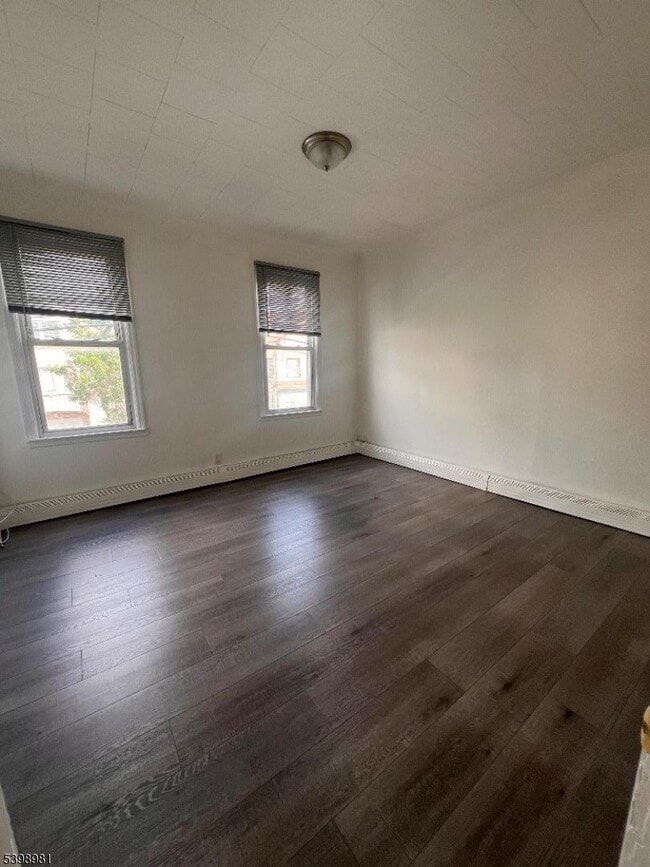 Building Photo - 204 Erie St