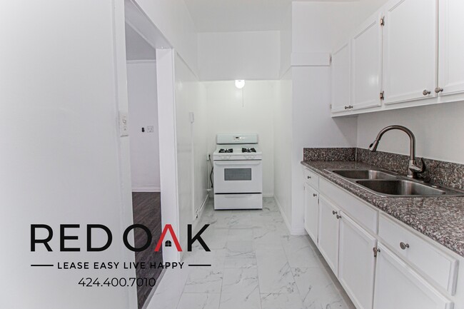 Building Photo - 915 Grattan St