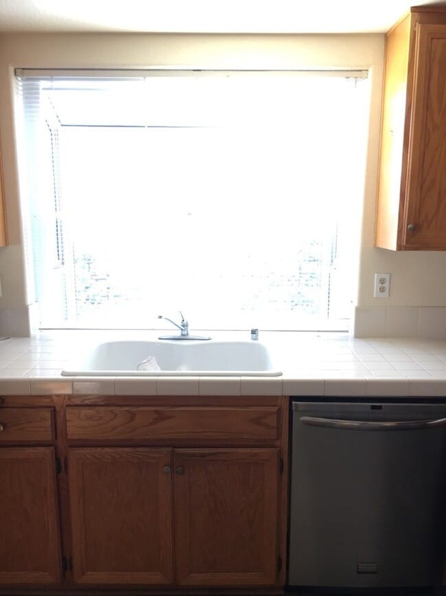 Building Photo - Westside location! Beautiful Single Story On Large Corner Lot