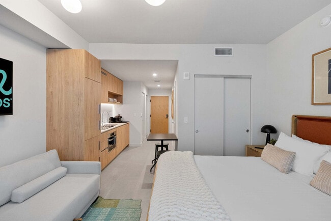 Building Photo - 11 NE 6th St