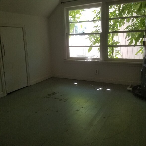 Finished attic - 107 Southeast 80th Avenue