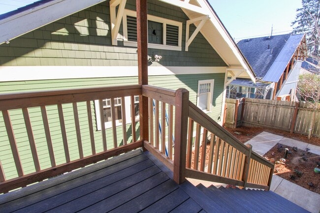 Building Photo - COMMERCIAL1725