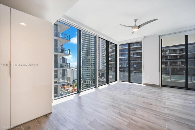 Building Photo - 1010 Brickell Ave