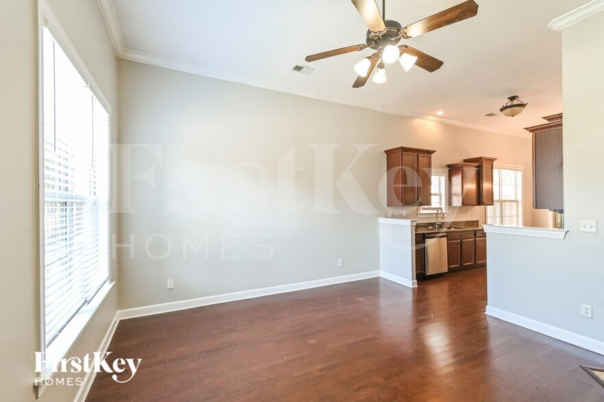 Building Photo - 10258 Evening Hill Dr