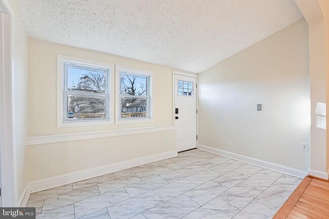 Building Photo - 1615 Grange Rd