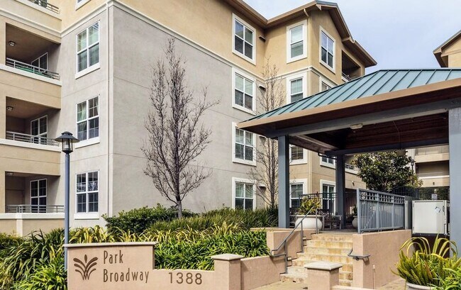 Building Photo - 1388 Broadway