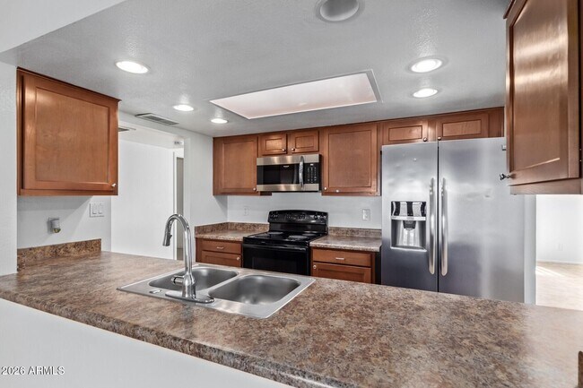 Building Photo - 3929 S Pine St