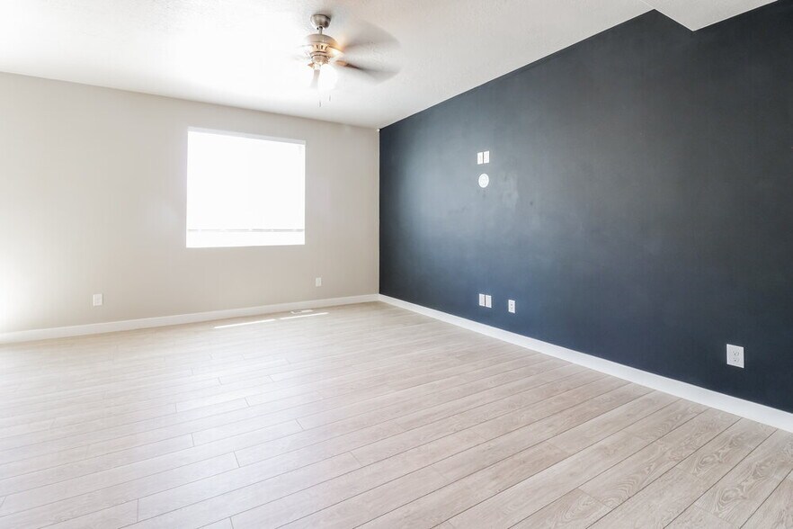 Building Photo - 1083 W Osprey Dr