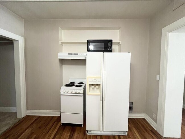 Building Photo - 143 S 1000 E