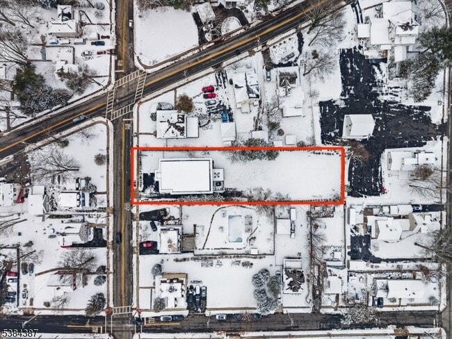 Building Photo - 472 High St