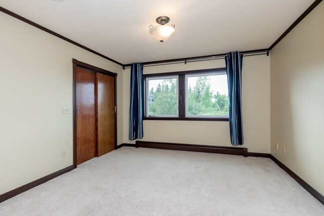 Building Photo - 11071 Mountain Lake Dr