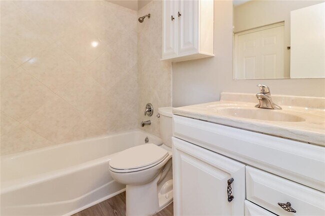 Building Photo - 7303 Willow Park Dr