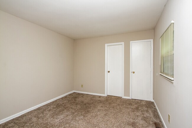 Building Photo - Fantastic 3bd/2ba home! Coming soon!