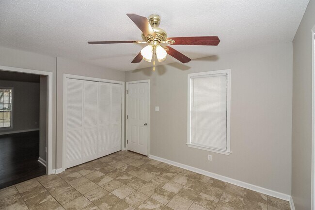 Building Photo - 1086 Trappers Cove