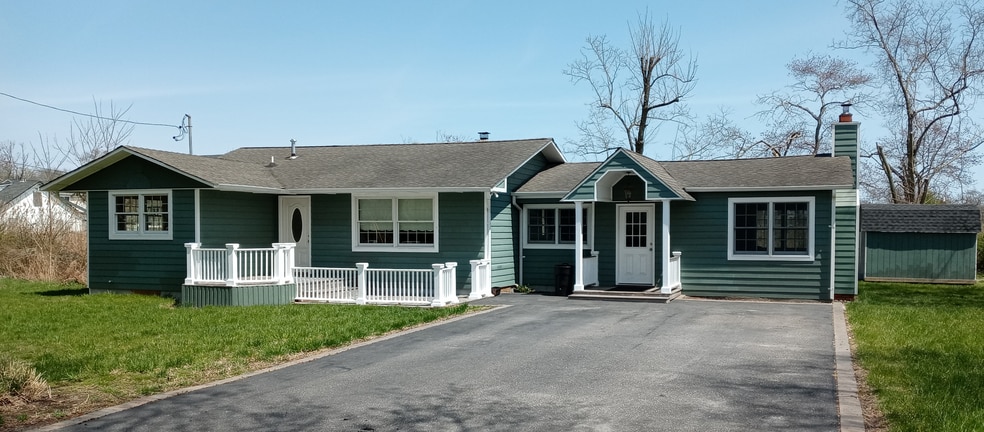 Primary Photo - 45 Longfellow Dr