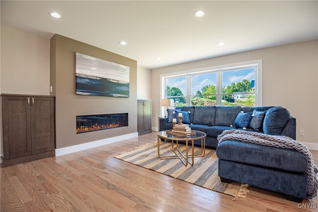 Building Photo - 6251 Meadow Dr