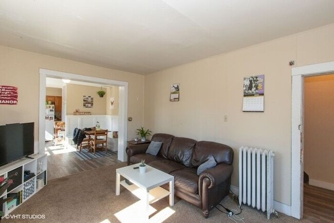 Building Photo - $3,400 | 4 Bedroom, 2 Bathroom House | Pet...