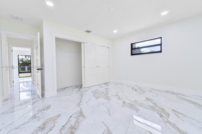 Building Photo - 15420 SW 212th Ave