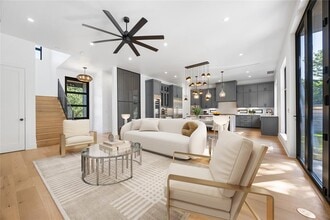 Building Photo - 2905 Westhill Dr