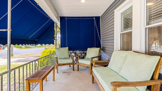 Building Photo - 710 Battersea Rd