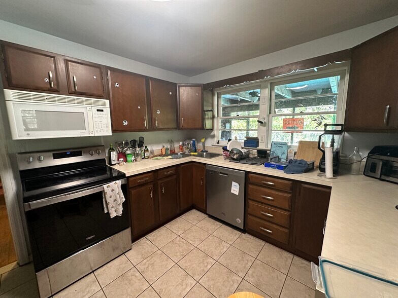 Kitchen - 1536 NW 7th Ave