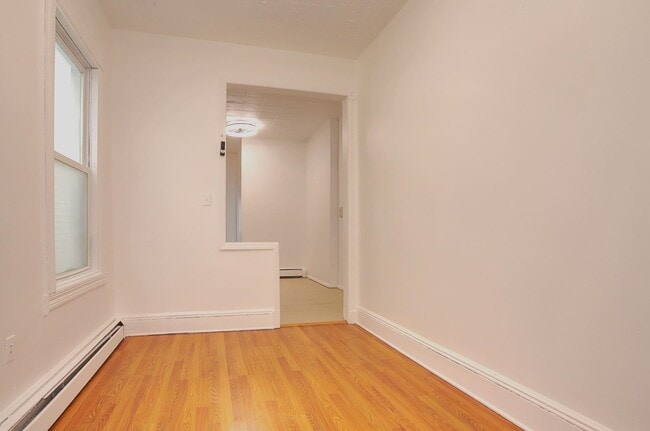 Building Photo - 119 Zabriskie St