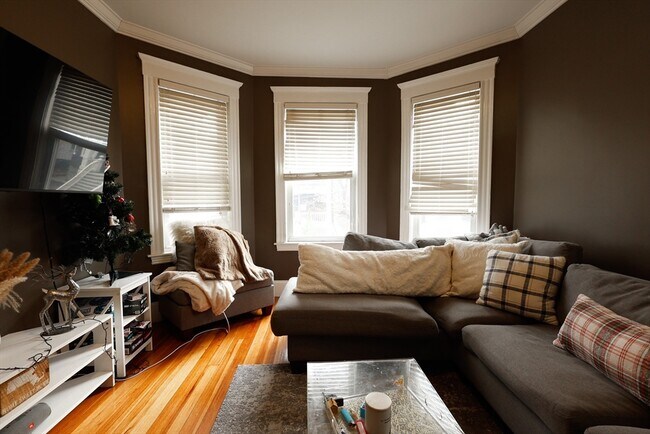 Building Photo - 38 Rosemont St