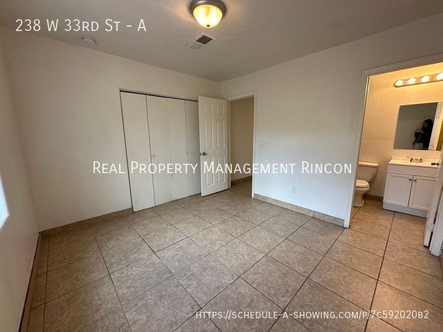 Building Photo - 238 W 33rd St